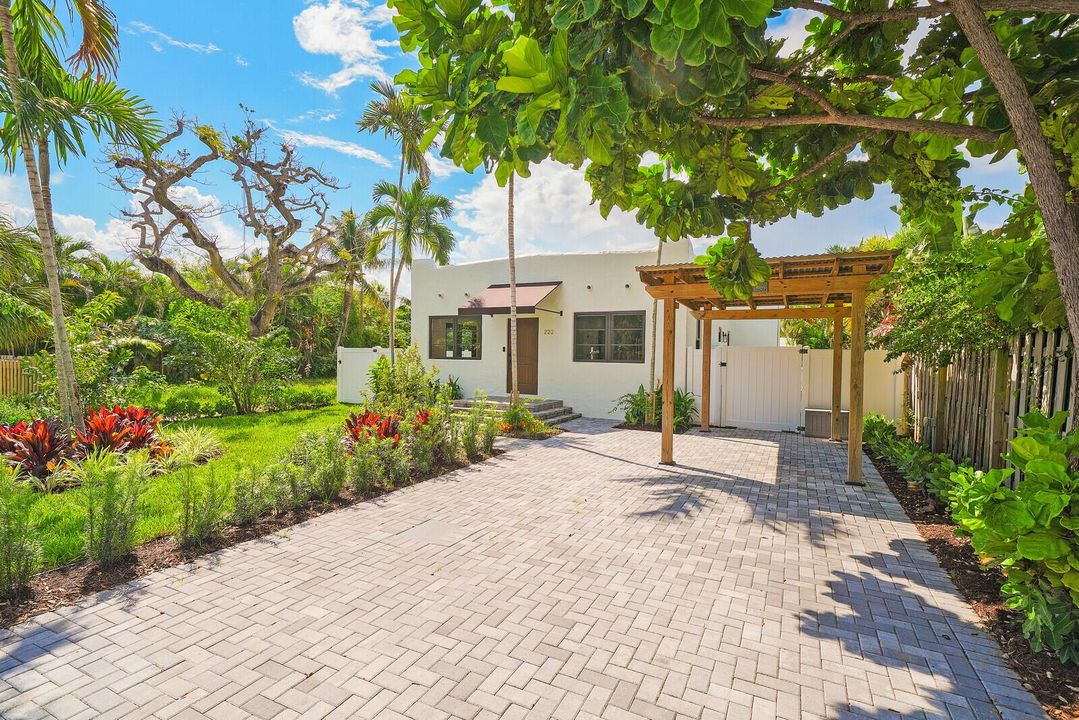222 NE 9th St, Delray Beach