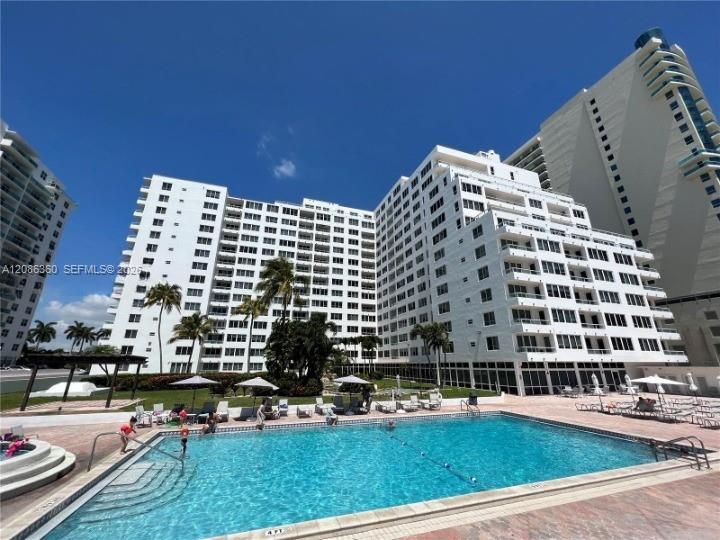 For Rent: $2,500 (1 beds, 1 baths, 938 Square Feet)