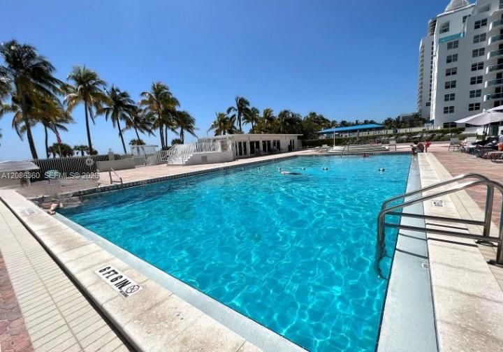 For Rent: $2,500 (1 beds, 1 baths, 938 Square Feet)