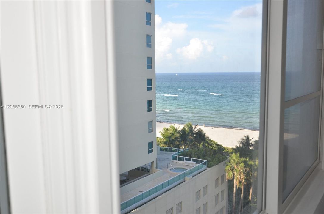 For Rent: $2,500 (1 beds, 1 baths, 938 Square Feet)