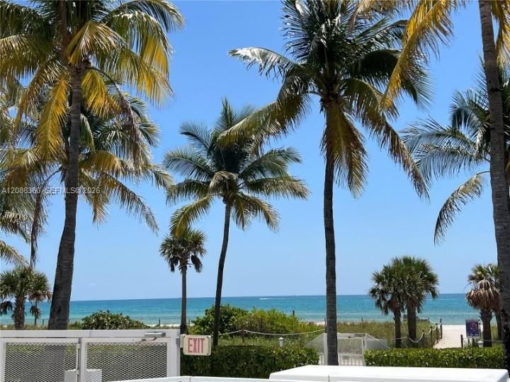 For Rent: $2,500 (1 beds, 1 baths, 938 Square Feet)