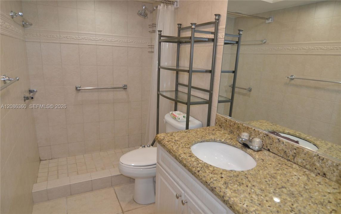For Rent: $2,500 (1 beds, 1 baths, 938 Square Feet)