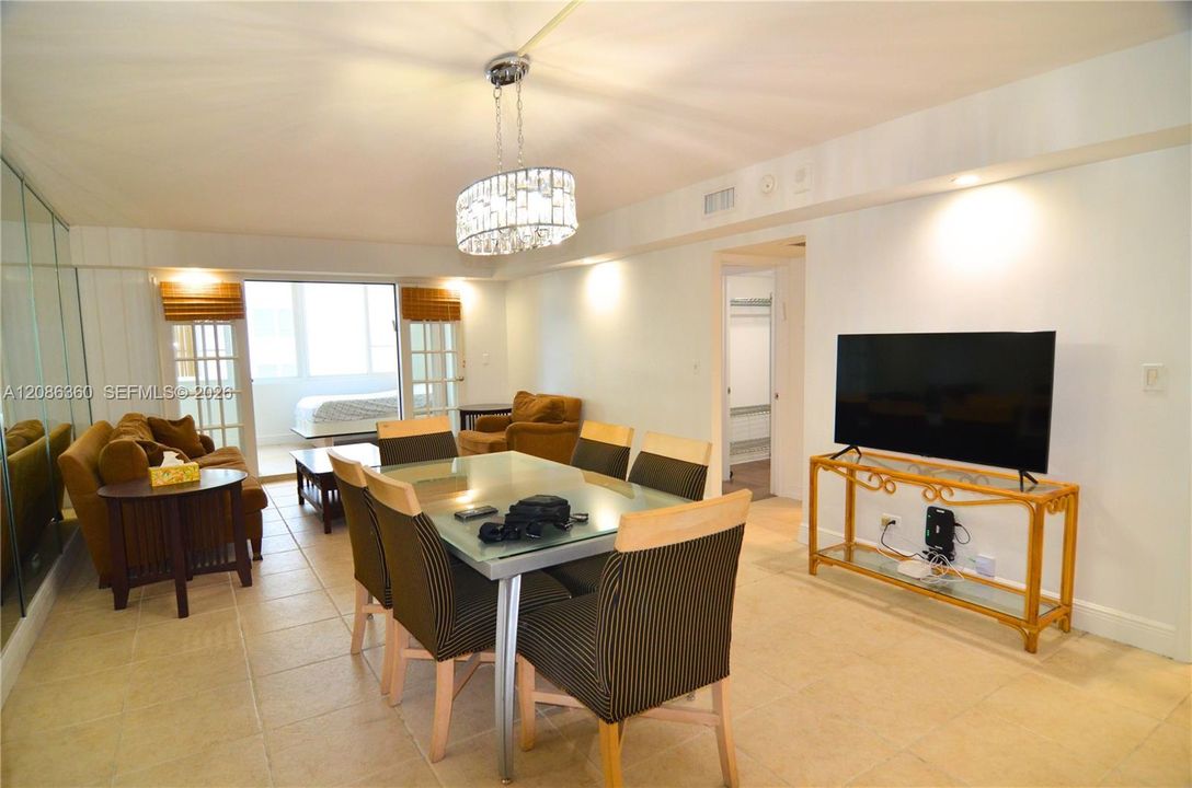 For Rent: $2,500 (1 beds, 1 baths, 938 Square Feet)