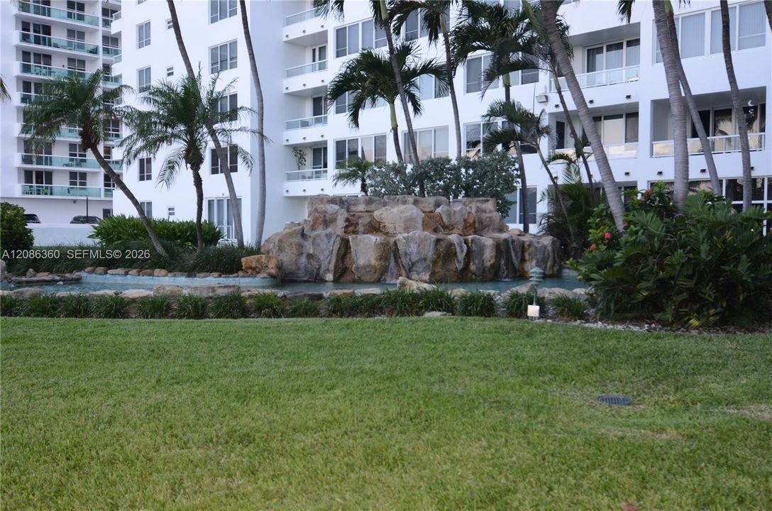For Rent: $2,500 (1 beds, 1 baths, 938 Square Feet)