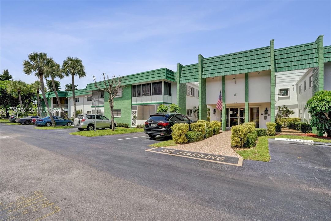 For Sale: $110,000 (1 beds, 1 baths, 928 Square Feet)