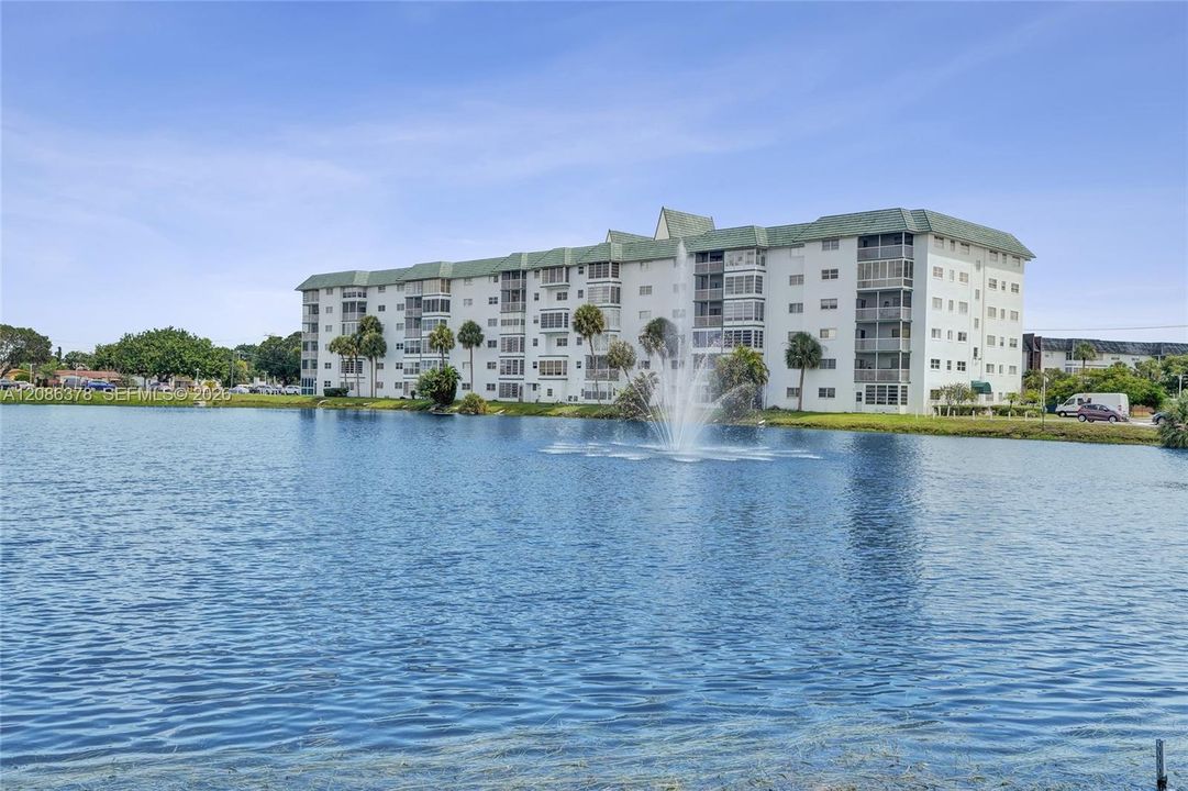 For Sale: $110,000 (1 beds, 1 baths, 928 Square Feet)