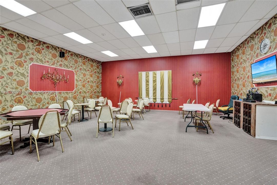 For Sale: $110,000 (1 beds, 1 baths, 928 Square Feet)