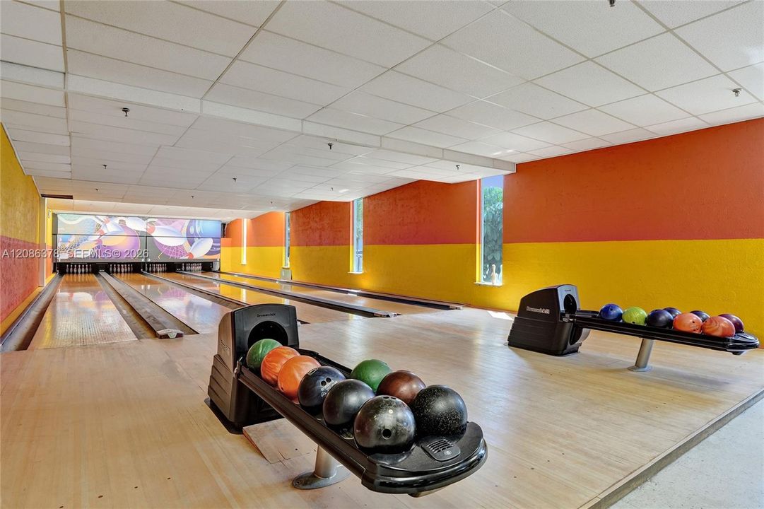 For Sale: $110,000 (1 beds, 1 baths, 928 Square Feet)
