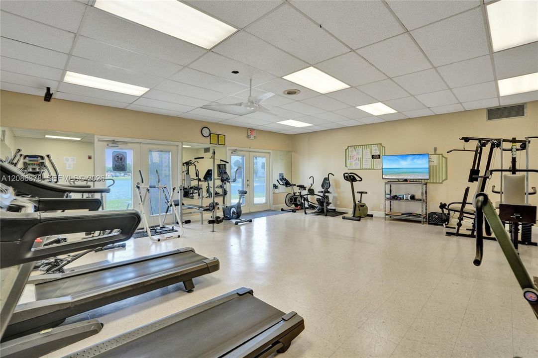 For Sale: $110,000 (1 beds, 1 baths, 928 Square Feet)