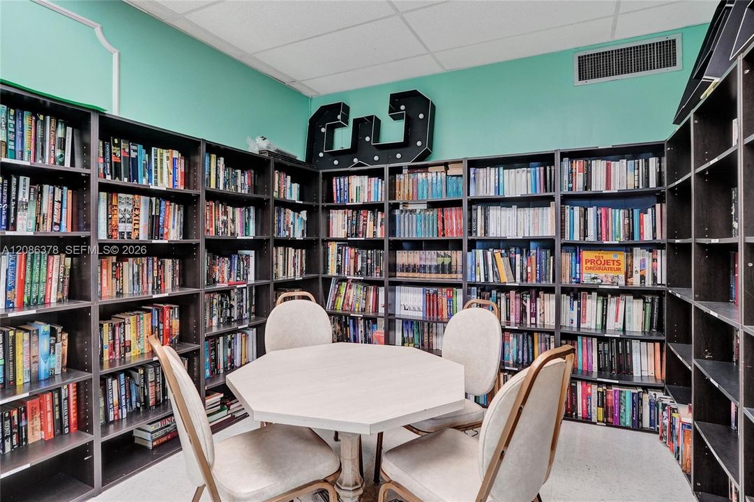 For Sale: $110,000 (1 beds, 1 baths, 928 Square Feet)