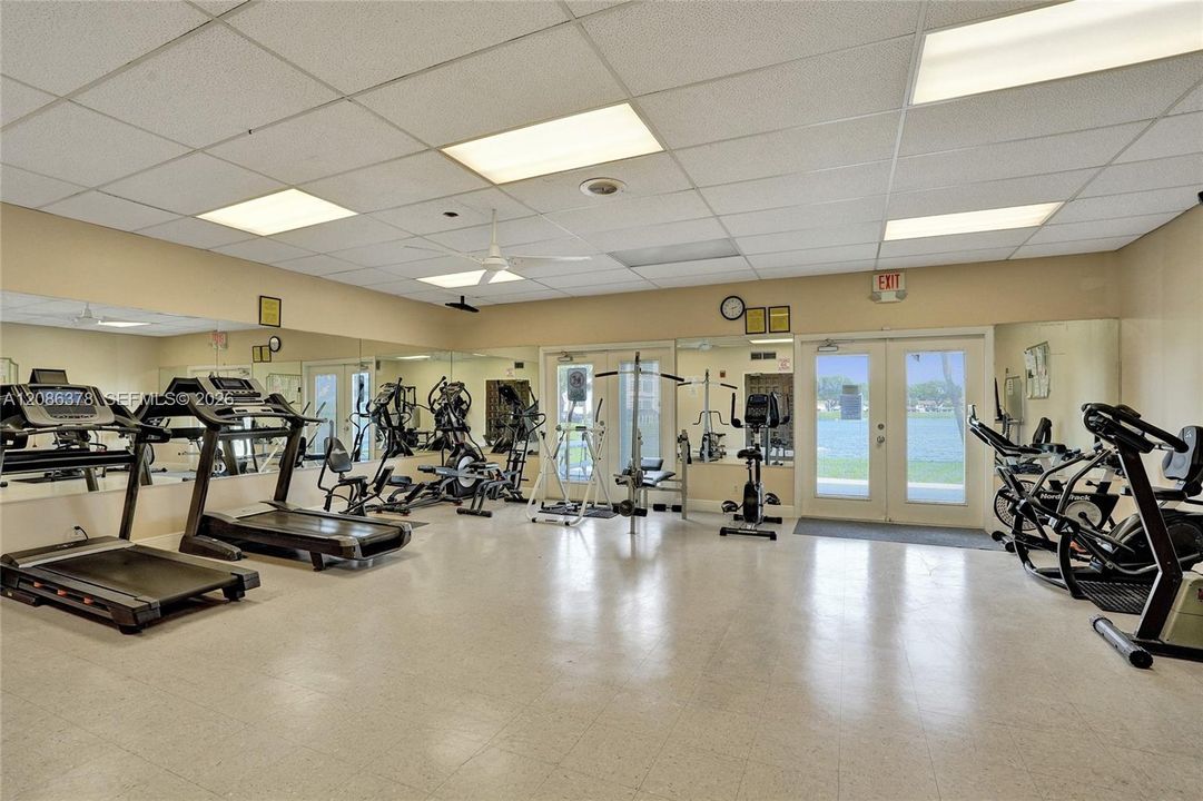 For Sale: $110,000 (1 beds, 1 baths, 928 Square Feet)