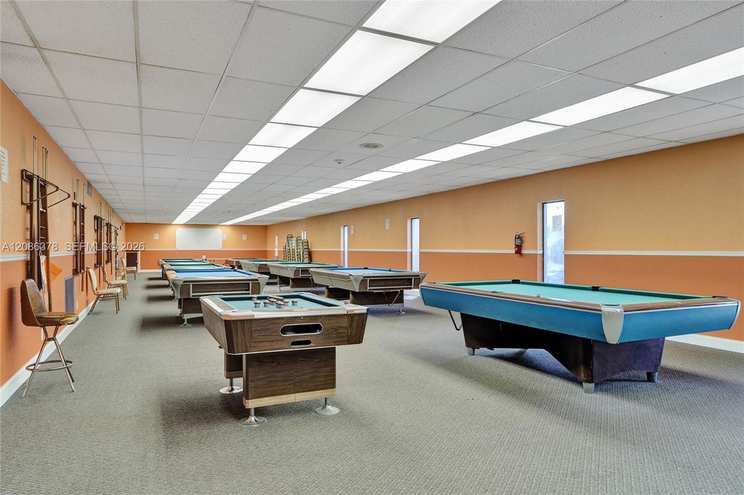 For Sale: $110,000 (1 beds, 1 baths, 928 Square Feet)