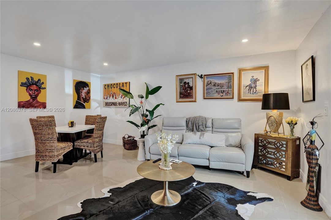 For Sale: $110,000 (1 beds, 1 baths, 928 Square Feet)