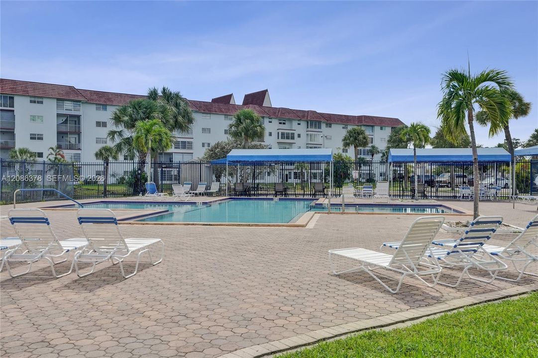 For Sale: $110,000 (1 beds, 1 baths, 928 Square Feet)