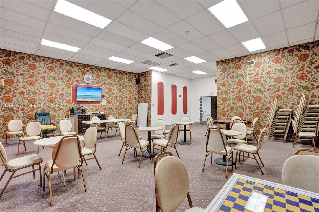 For Sale: $110,000 (1 beds, 1 baths, 928 Square Feet)