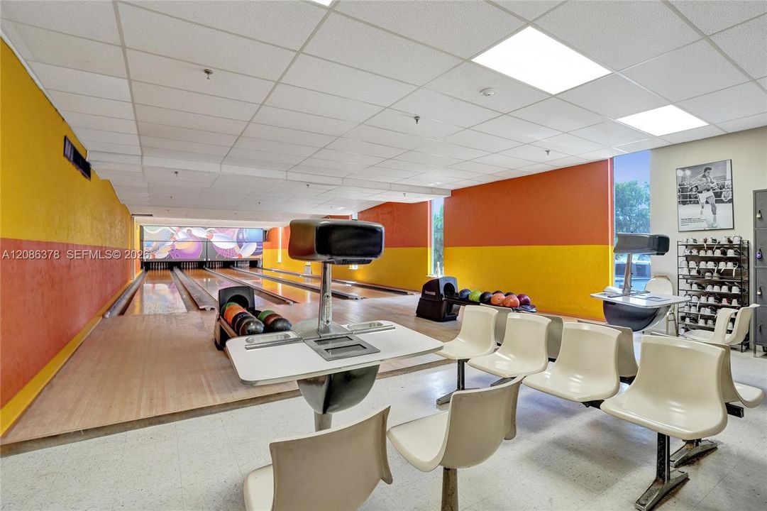 For Sale: $110,000 (1 beds, 1 baths, 928 Square Feet)