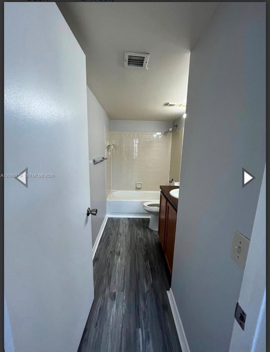 For Sale: $185,000 (2 beds, 2 baths, 728 Square Feet)