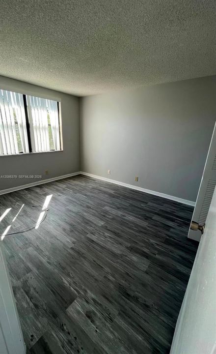 For Sale: $185,000 (2 beds, 2 baths, 728 Square Feet)