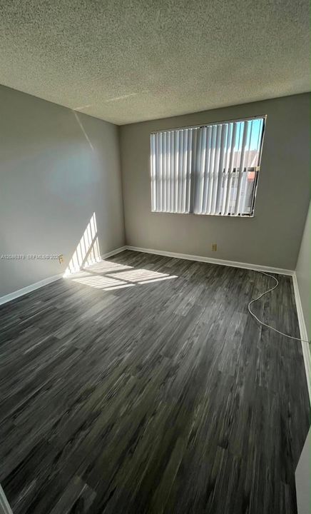 For Sale: $185,000 (2 beds, 2 baths, 728 Square Feet)