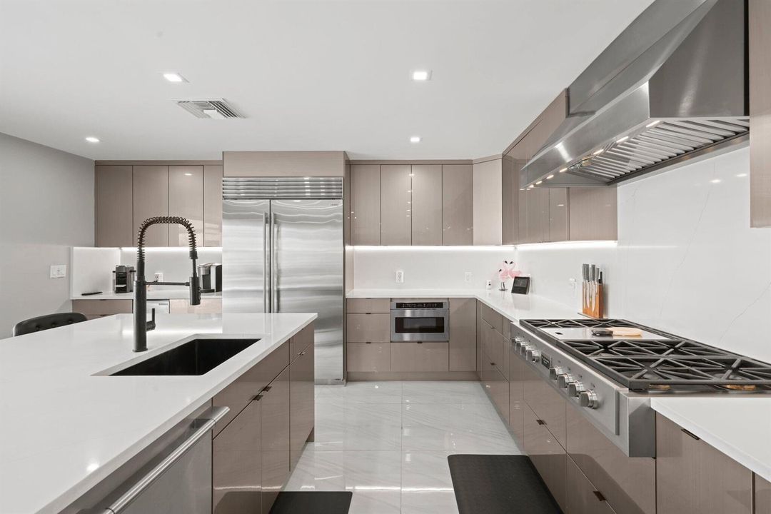 2820 NE 47th St - 32.jpg-SMALL