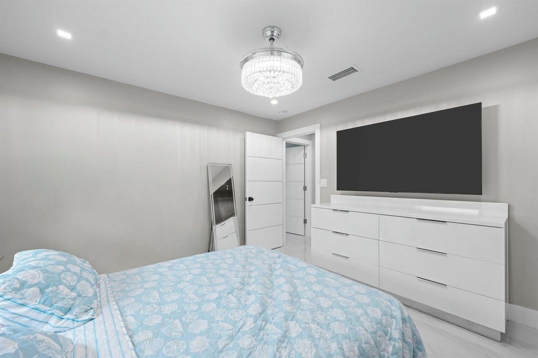 2820 NE 47th St - 47.jpg-SMALL
