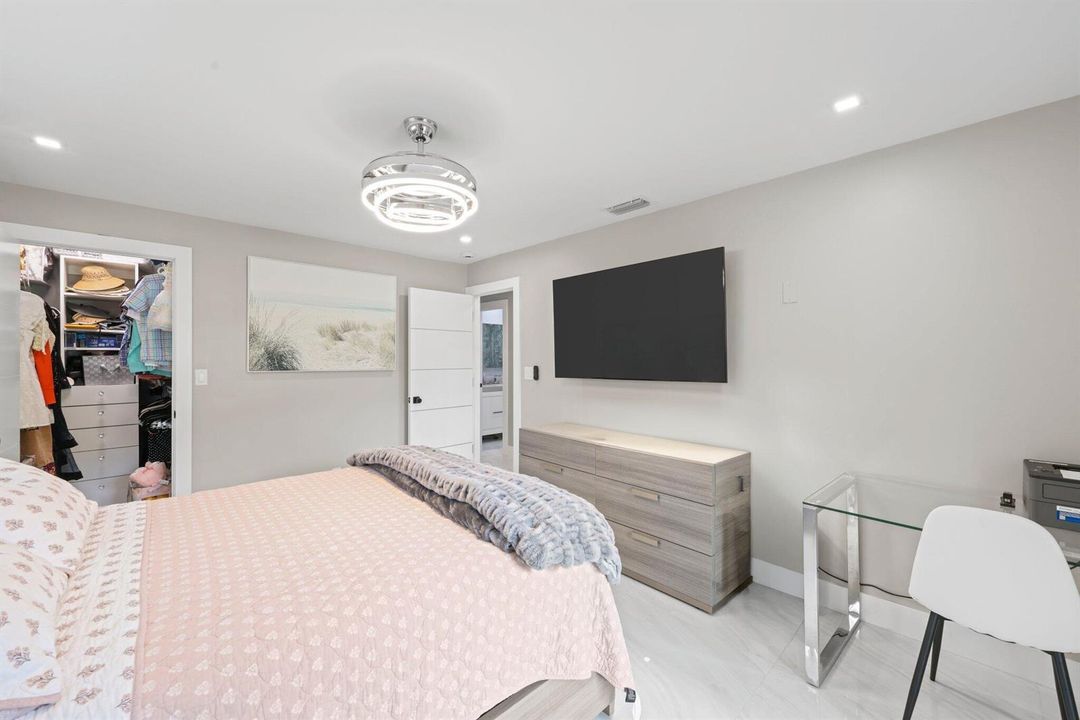 2820 NE 47th St - 45.jpg-SMALL