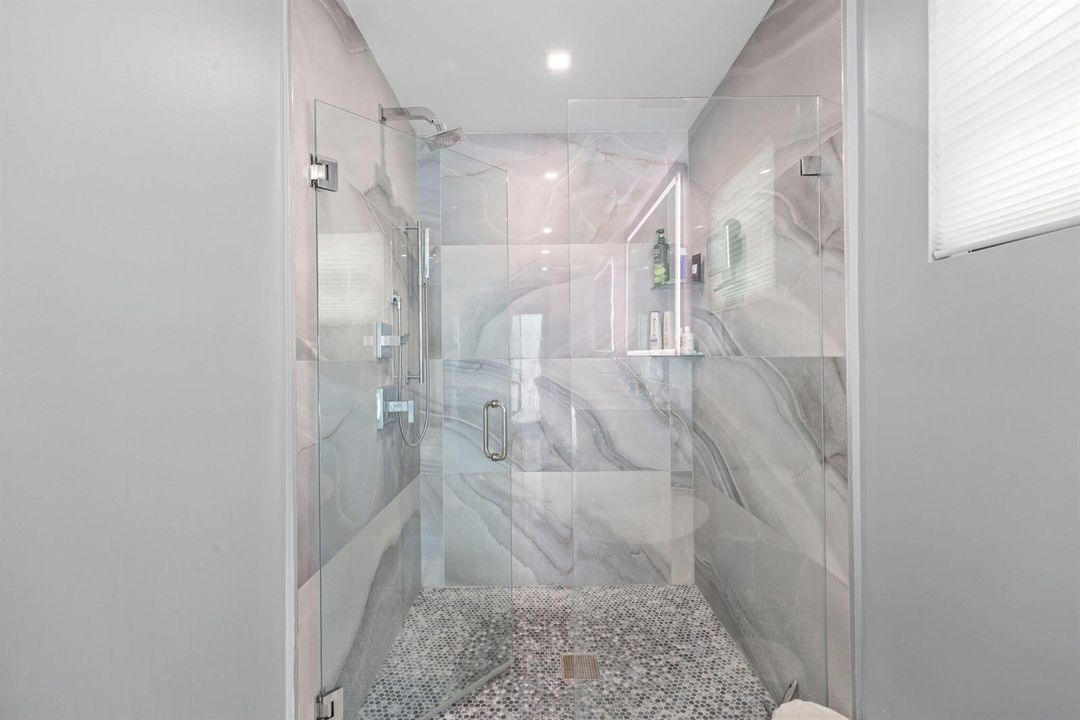 2820 NE 47th St - 52.jpg-SMALL