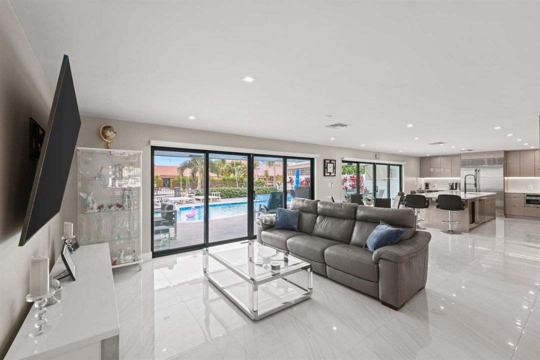 2820 NE 47th St - 28.jpg-SMALL
