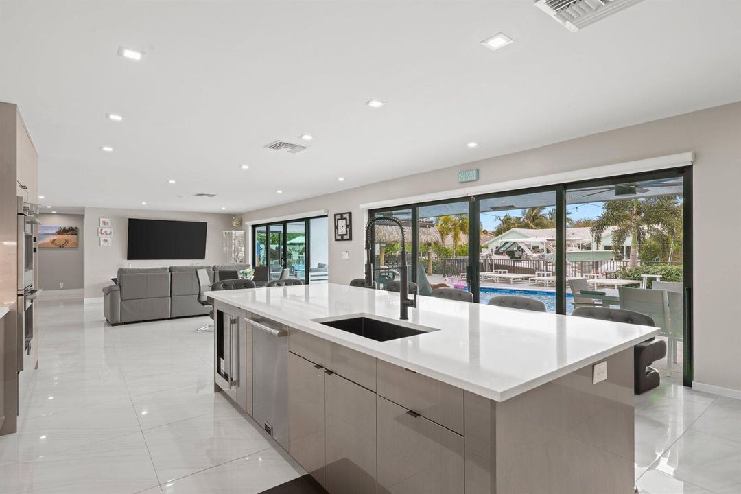 2820 NE 47th St - 33.jpg-SMALL