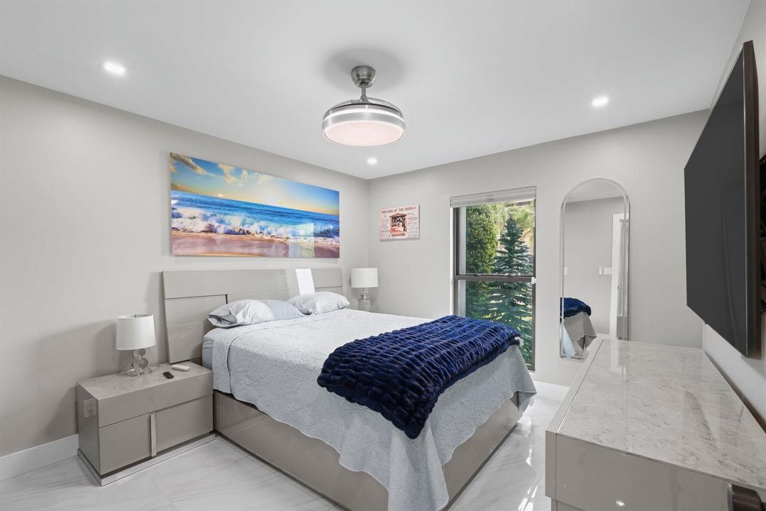 2820 NE 47th St - 42.jpg-SMALL
