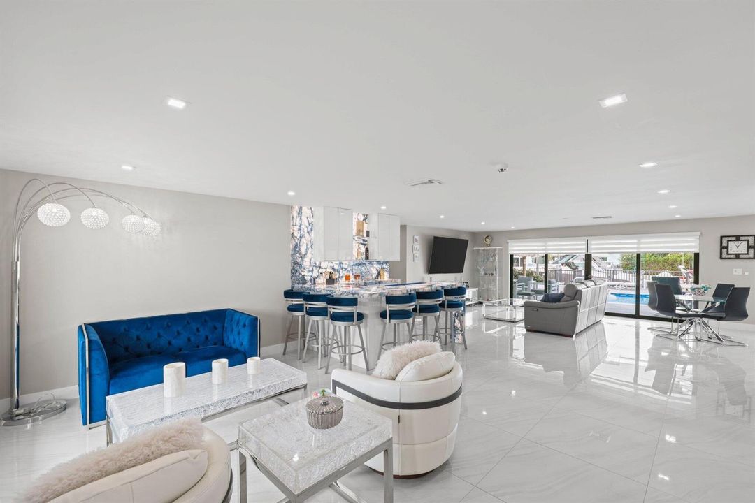 2820 NE 47th St - 19.jpg-SMALL