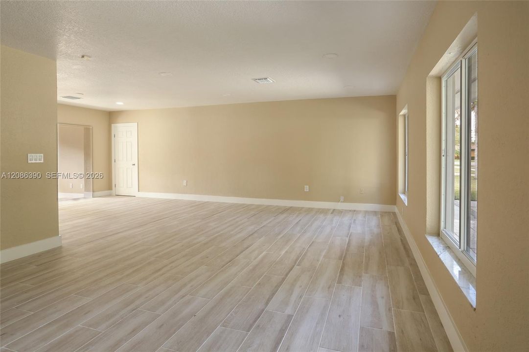 For Rent: $6,500 (4 beds, 3 baths, 1988 Square Feet)