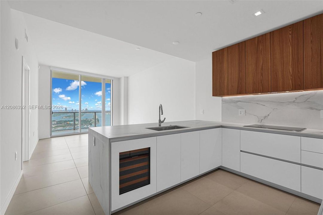 For Rent: $10,000 (2 beds, 3 baths, 1613 Square Feet)