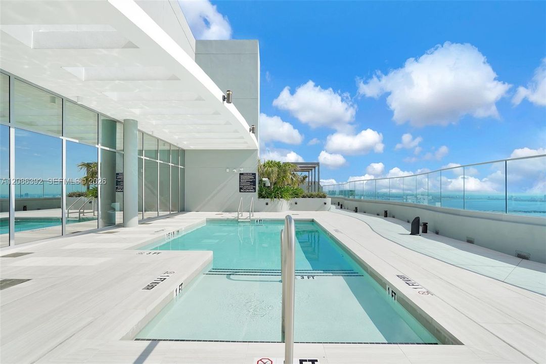 For Rent: $10,000 (2 beds, 3 baths, 1613 Square Feet)