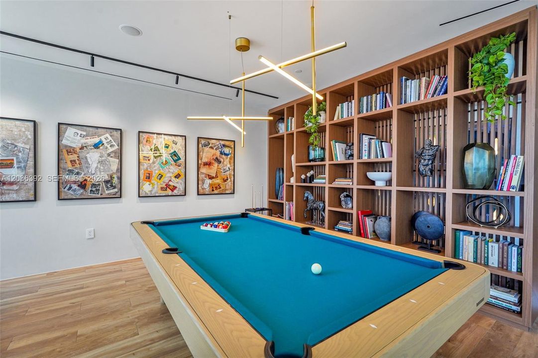 For Rent: $10,000 (2 beds, 3 baths, 1613 Square Feet)
