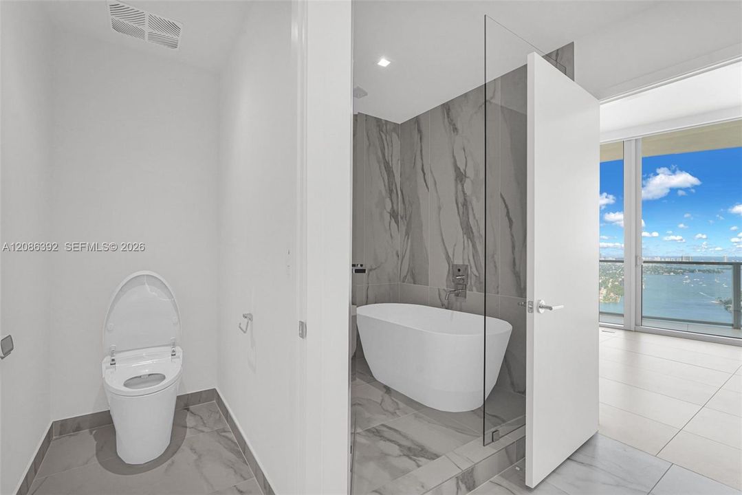 For Rent: $10,000 (2 beds, 3 baths, 1613 Square Feet)