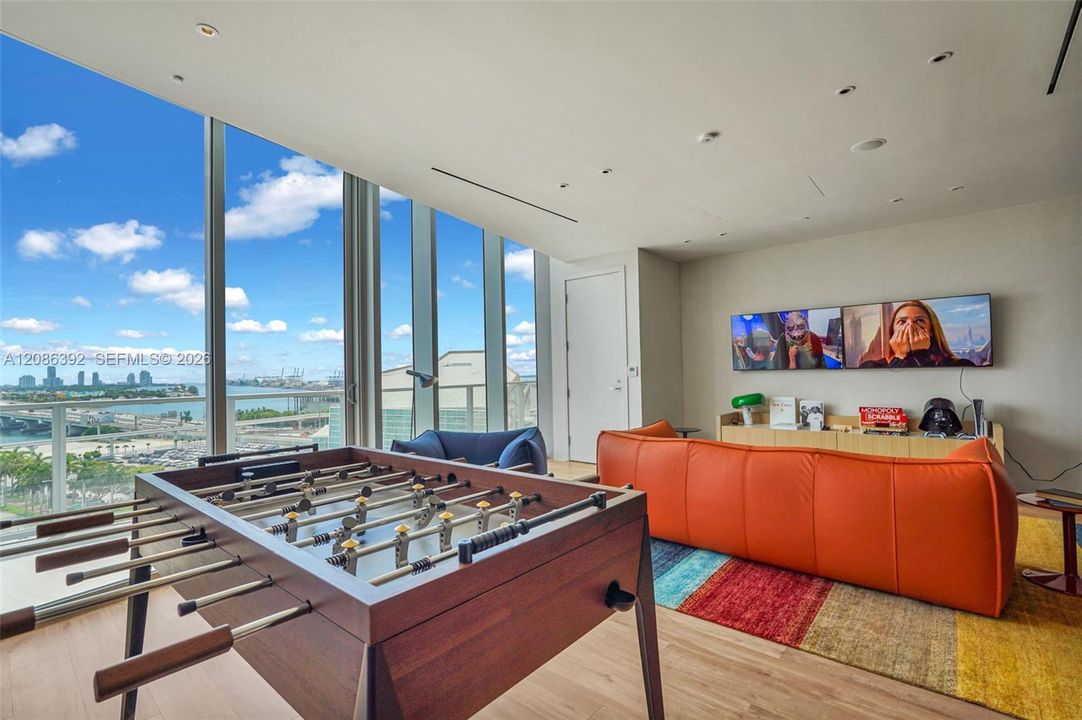 For Rent: $10,000 (2 beds, 3 baths, 1613 Square Feet)