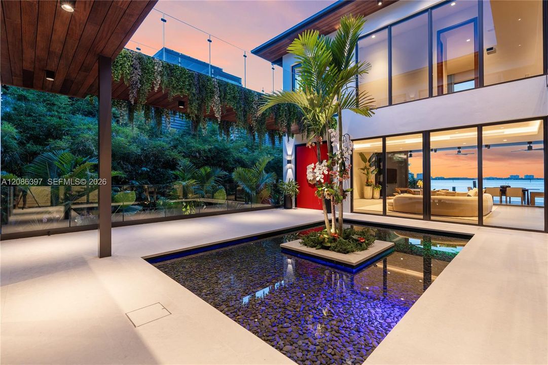 En Venta: $22,000,000 (6 camas, 7 baños, 5723 Pies cuadrados)