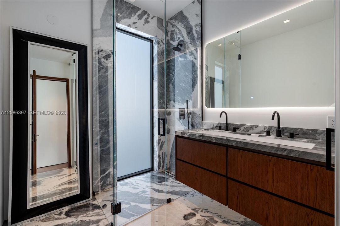 En Venta: $22,000,000 (6 camas, 7 baños, 5723 Pies cuadrados)