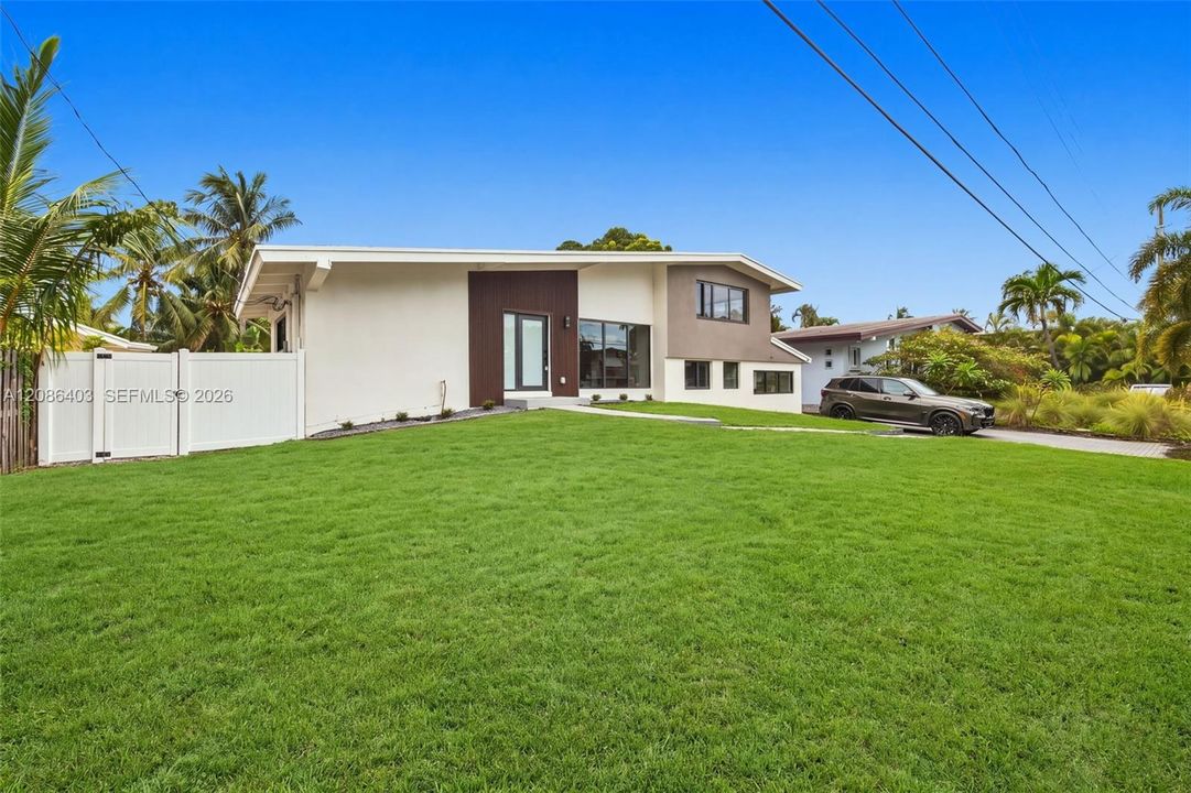 For Sale: $1,490,000 (4 beds, 3 baths, 2060 Square Feet)