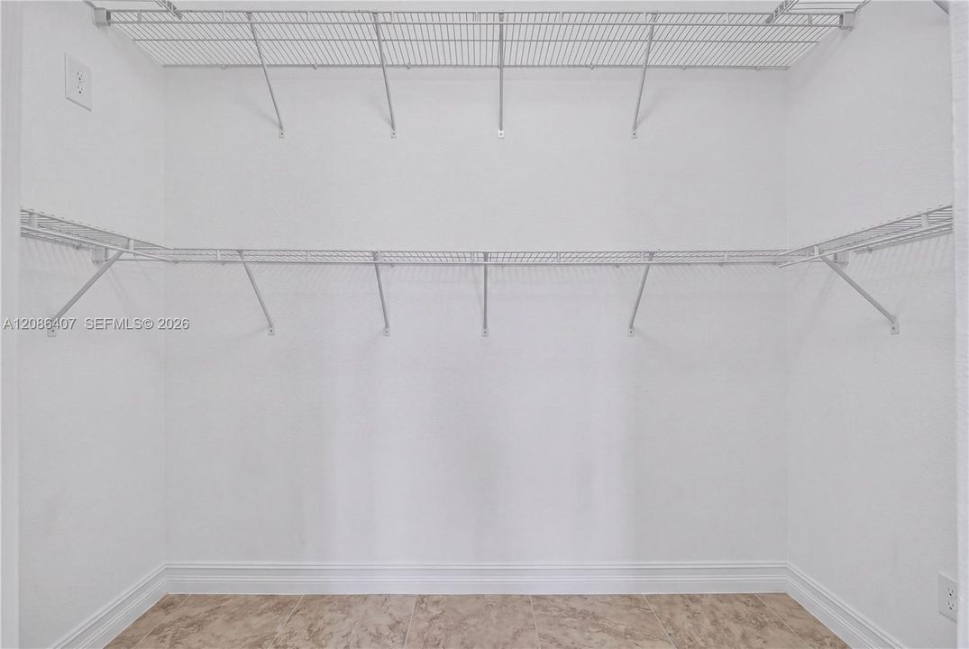 En Renta: $10,000 (5 camas, 4 baños, 4717 Pies cuadrados)