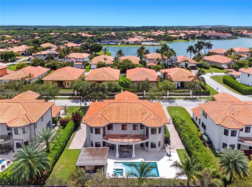 En Renta: $10,000 (5 camas, 4 baños, 4717 Pies cuadrados)