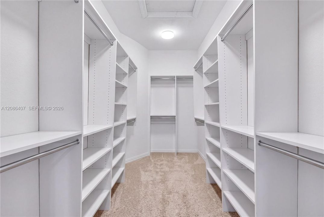En Renta: $10,000 (5 camas, 4 baños, 4717 Pies cuadrados)
