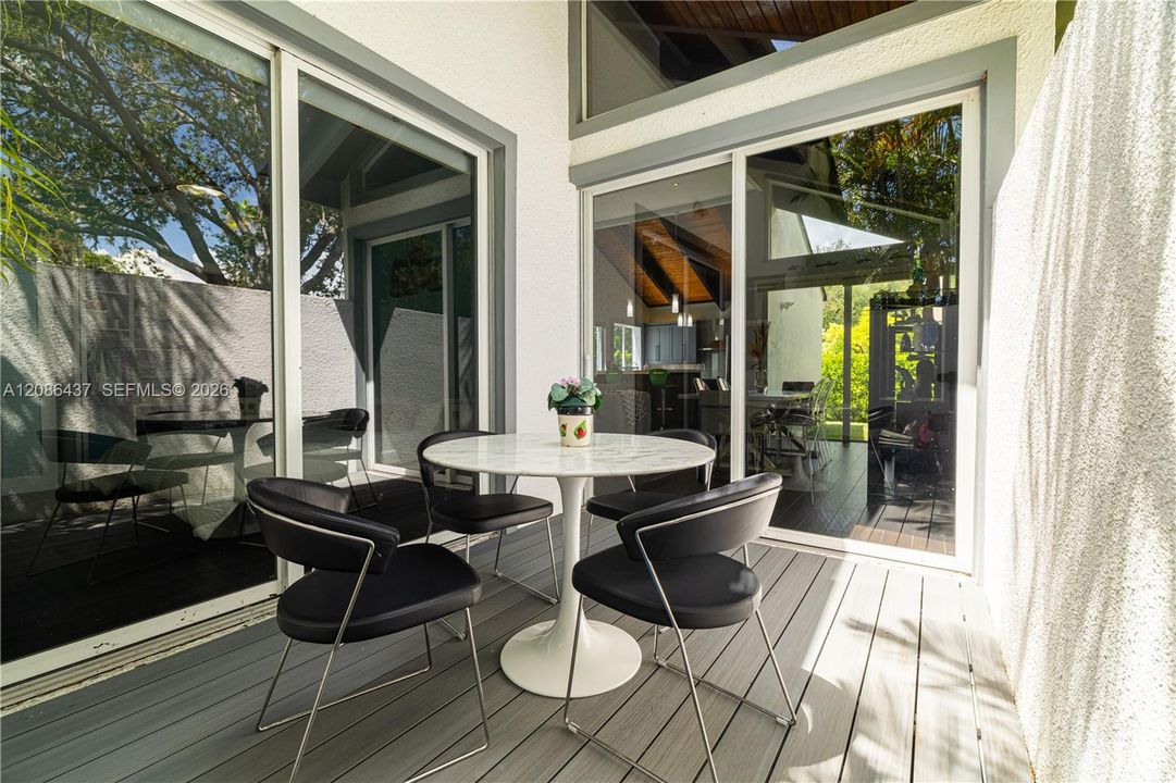En Venta: $673,900 (3 camas, 2 baños, 1953 Pies cuadrados)