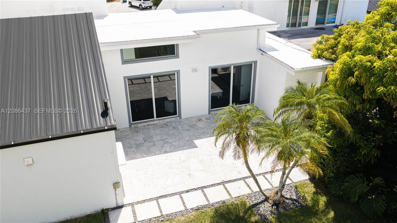 En Venta: $673,900 (3 camas, 2 baños, 1953 Pies cuadrados)
