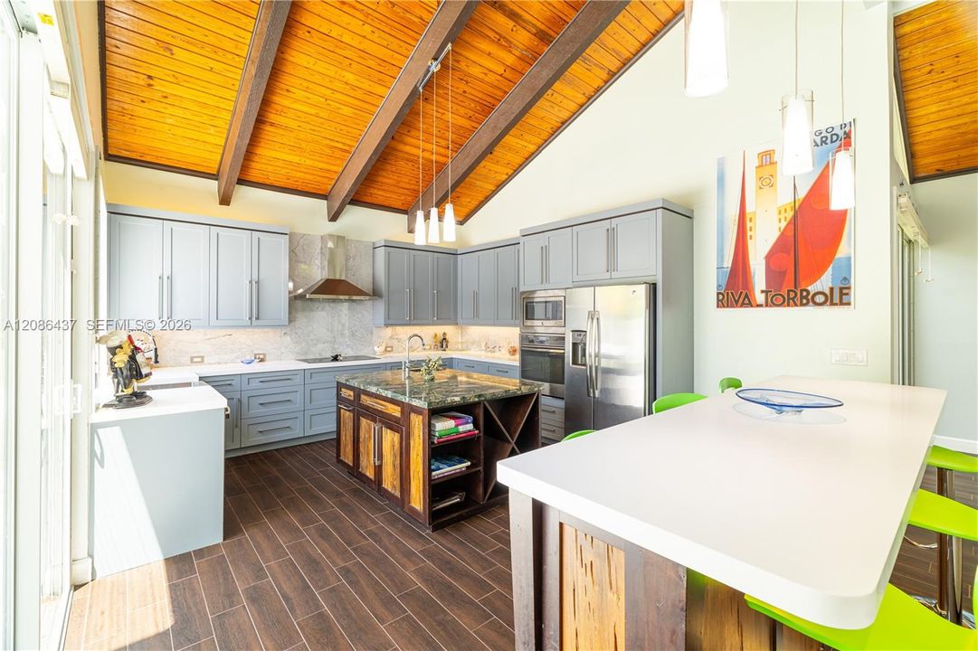 En Venta: $673,900 (3 camas, 2 baños, 1953 Pies cuadrados)