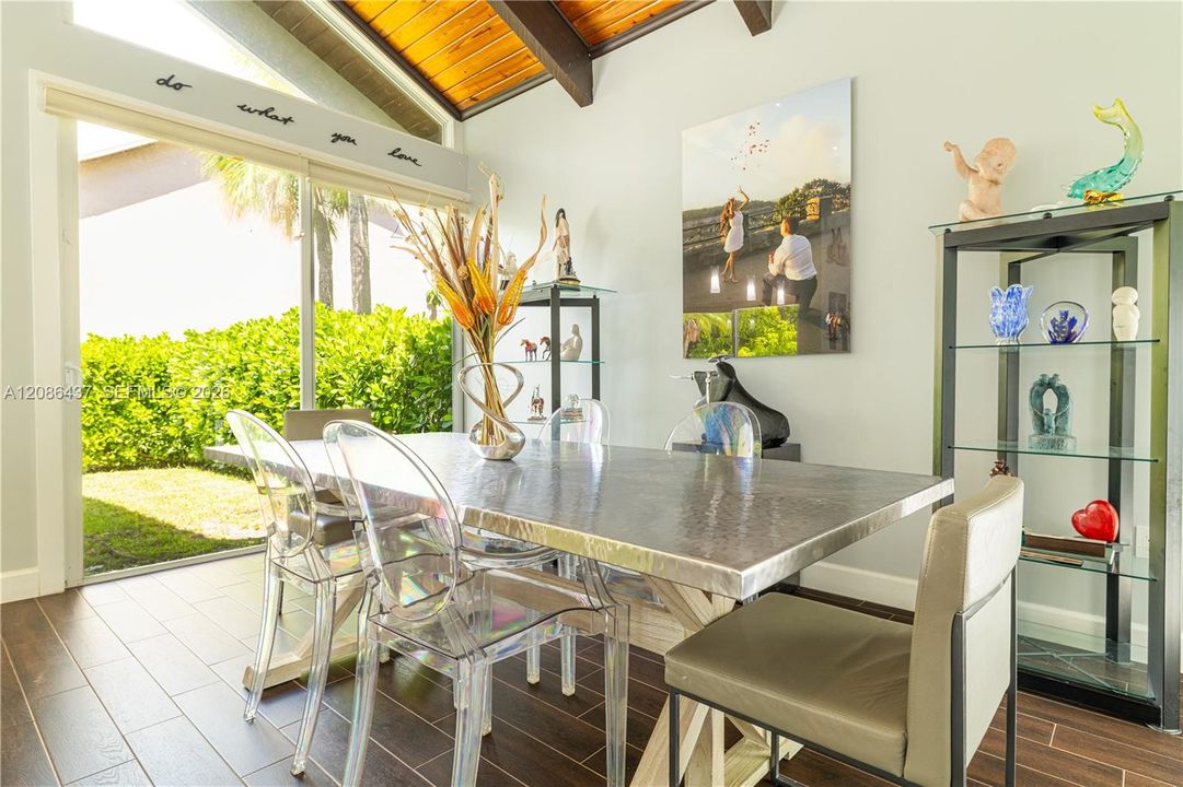 En Venta: $673,900 (3 camas, 2 baños, 1953 Pies cuadrados)