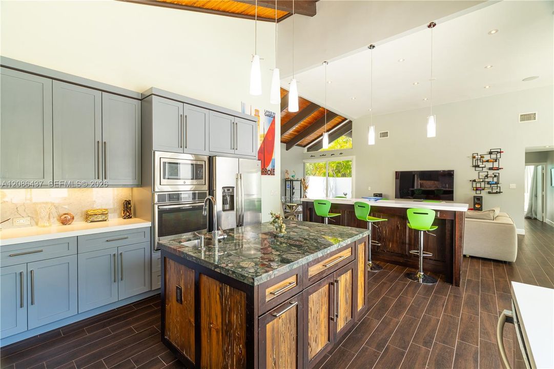En Venta: $673,900 (3 camas, 2 baños, 1953 Pies cuadrados)
