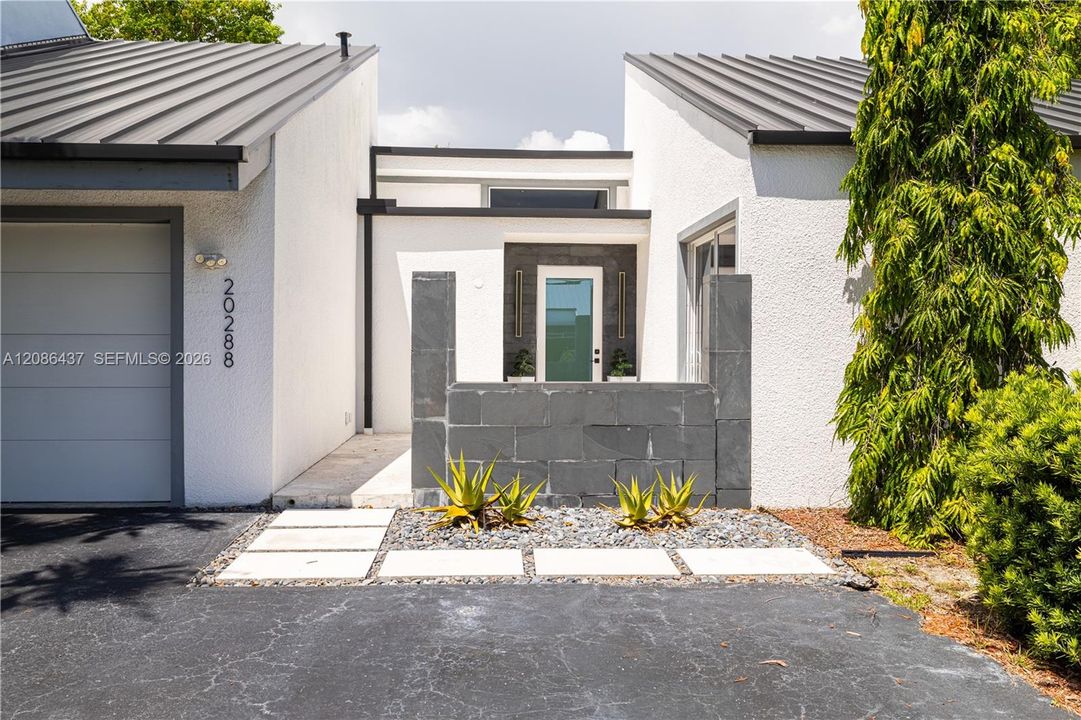 En Venta: $673,900 (3 camas, 2 baños, 1953 Pies cuadrados)