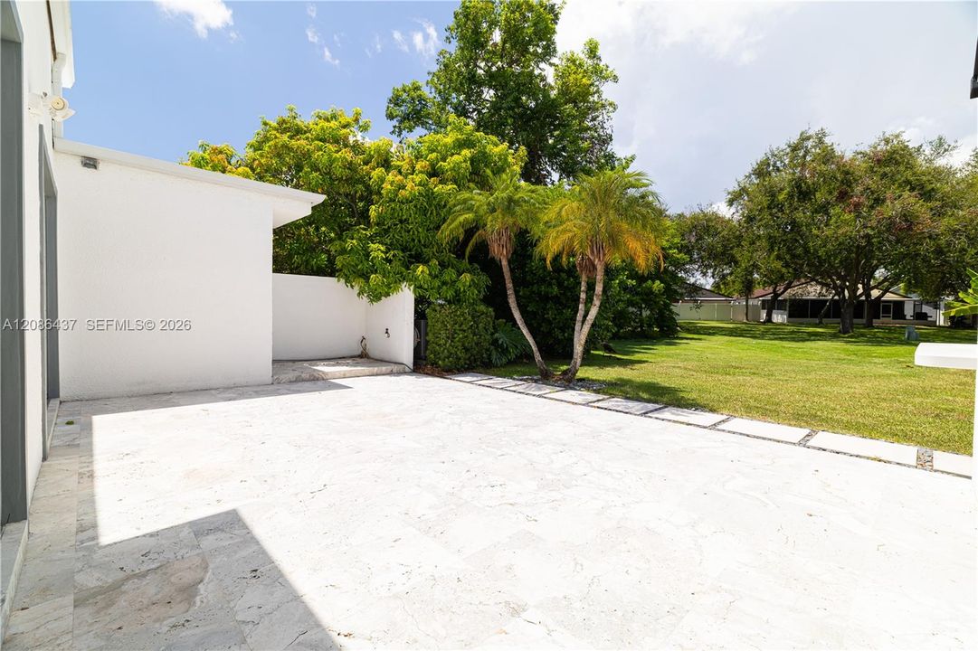 En Venta: $673,900 (3 camas, 2 baños, 1953 Pies cuadrados)